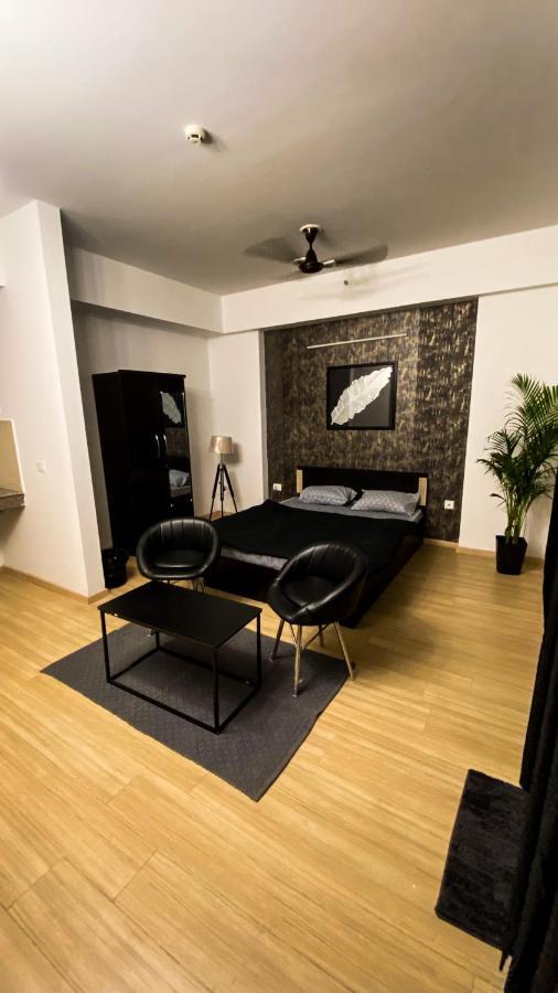 Black Pearl Dlf My Pad Lucknow Bagian luar foto